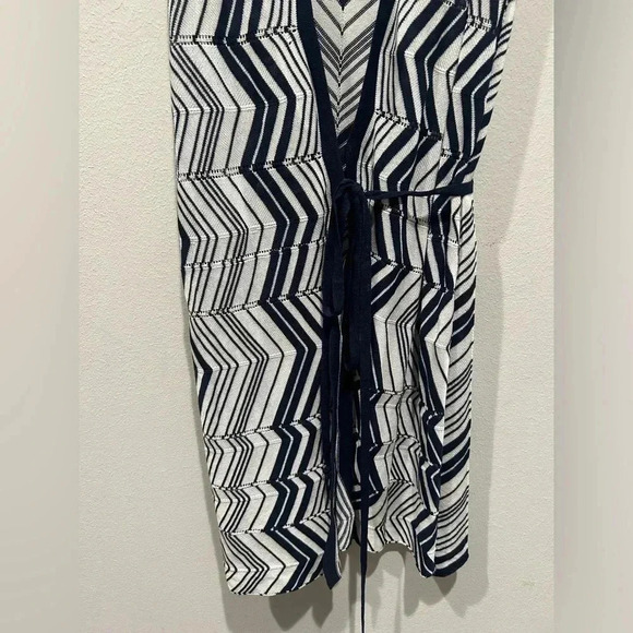 TRINA TURK Sleeveless Tie Front Wrap Tunic / Size Extra Small / - Picture 4 of 7